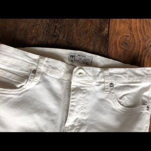 Free People White distressed jeans Sz 28